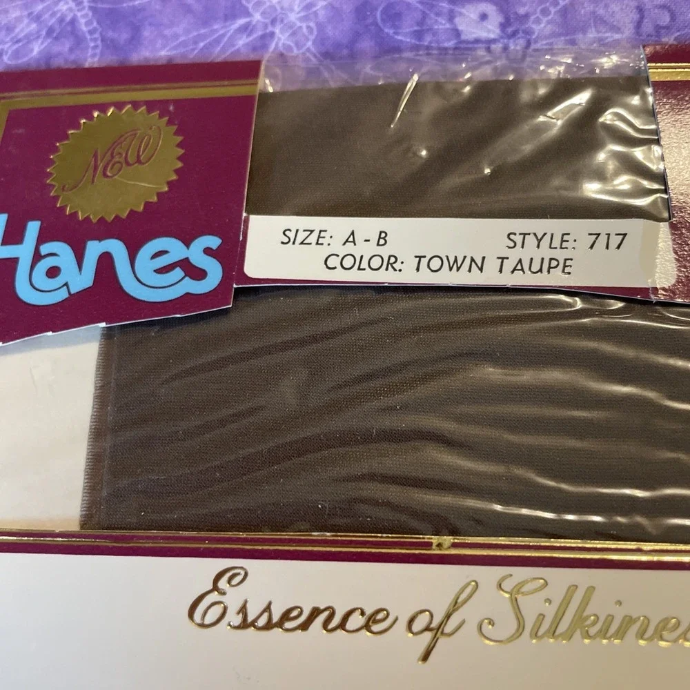 Hanes Womens Size A-B Pantyhose Town Taupe Control Top Sandalfoot Vintage NEW